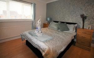 Semi Detached House - Large Enclosed Garden Image 1