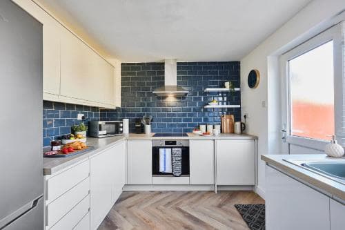 Charming 2 bed home, quiet village + free parking Image 2