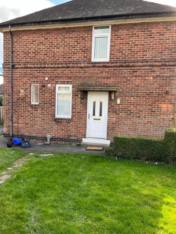 Milnrow Road - Spacious 3 bed house Image 3