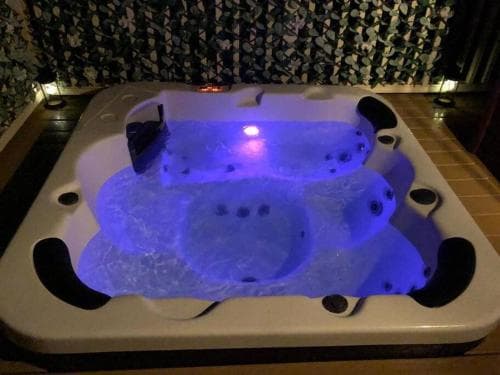 Daisy Lodge with Hot Tub Image 1