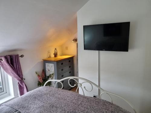 Ladybird Cottage, Dog Friendly, Couples or Small families, Yorkshire Wolds - Countryside and Coast Image 3