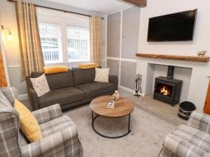Feathers Cottage Image 3