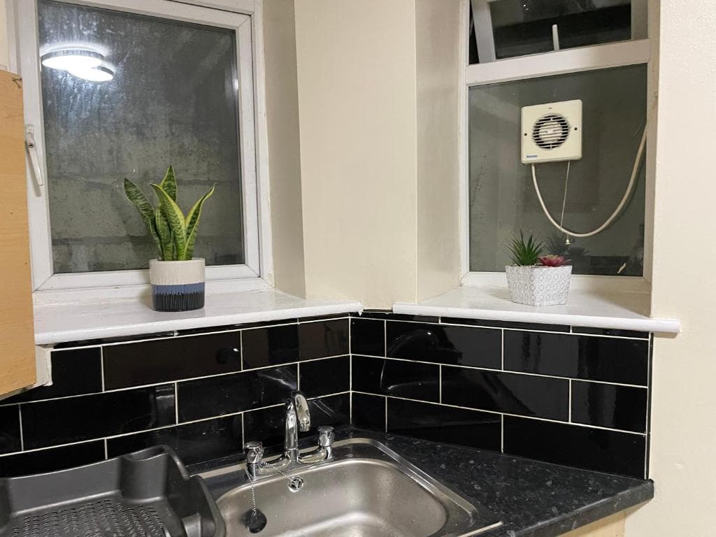 Wakefield Holiday Home - By Duplex Relocations Image 1