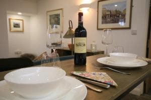 The Old Scullery, Cosy Stylish Apartment for two on Harrogate's Iconic Stray Image 3