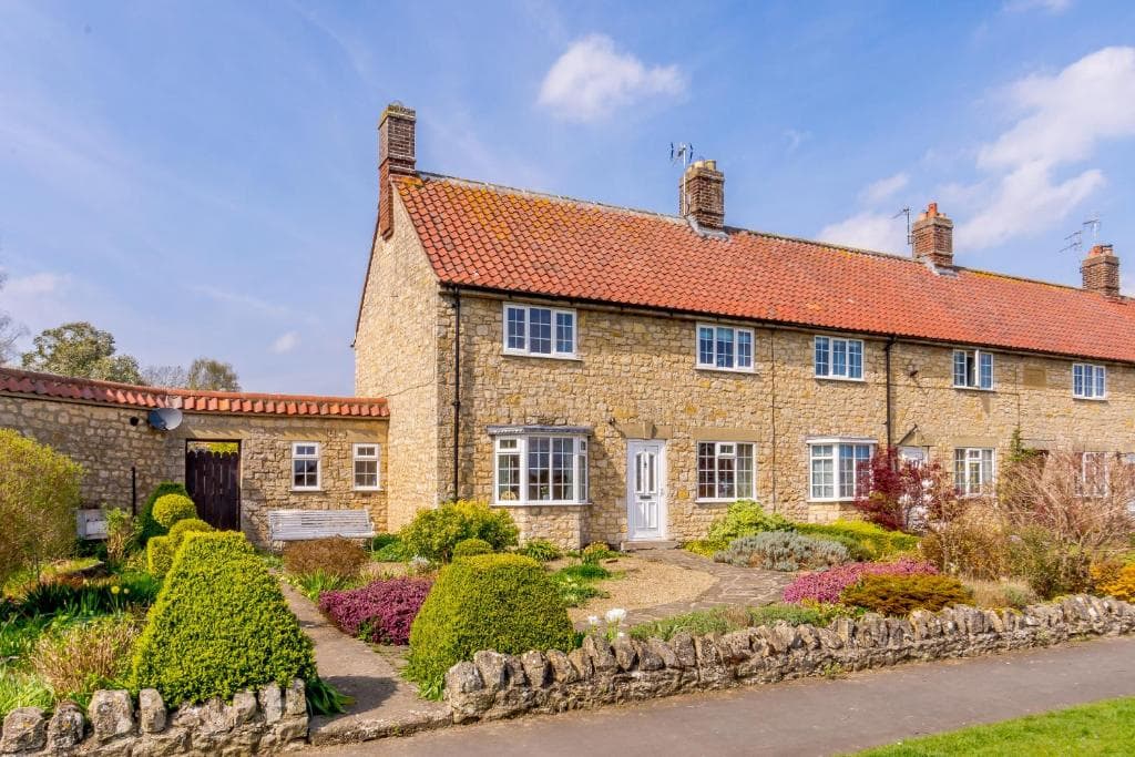 Ivy Cottage Image 1