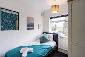 Stylish Contractor House & Friends & Free Parking & City Centre Image 1
