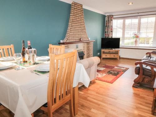 17 Costa Way Image 3