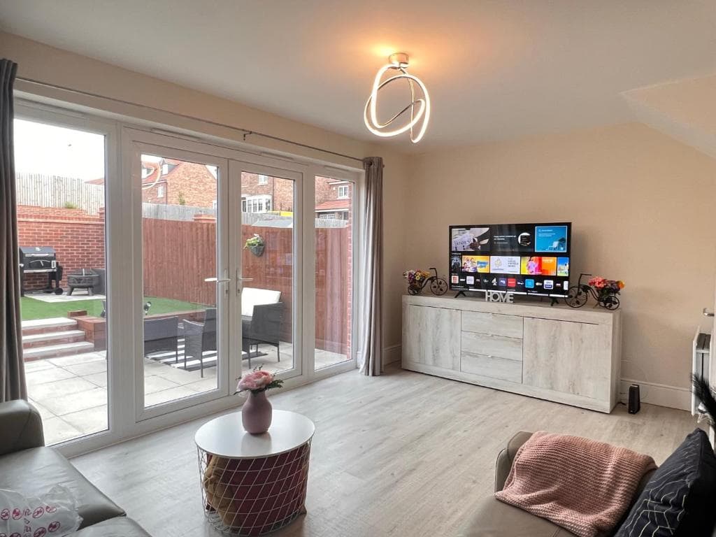 City fields 4 bedroom house in Yorkshire Image 1