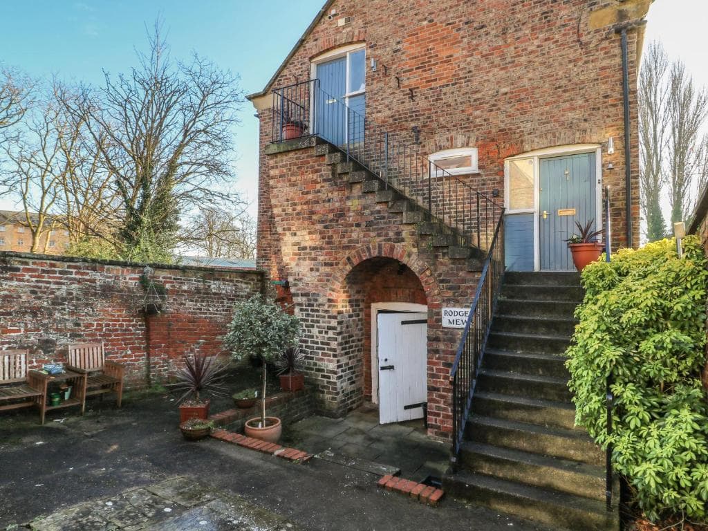 1 Rodgers Mews Image 1