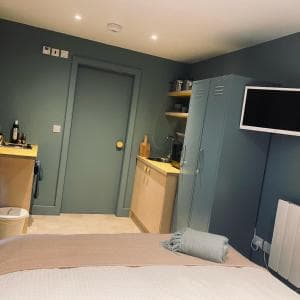 Brand new, cool, contemporary, cedar wood studio. Image 2