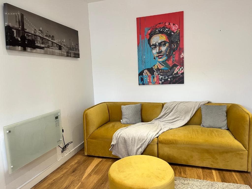 Valee living, Dewsbury One Bedroom, Leeds Image 3