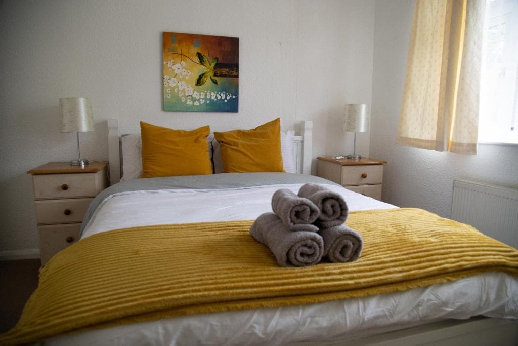 Lovely 2 Bed Home Close To Leeds City Centre Image 1