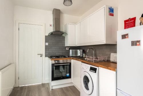 Hopetown Apartment-modern 2 bed with free parking Image 5