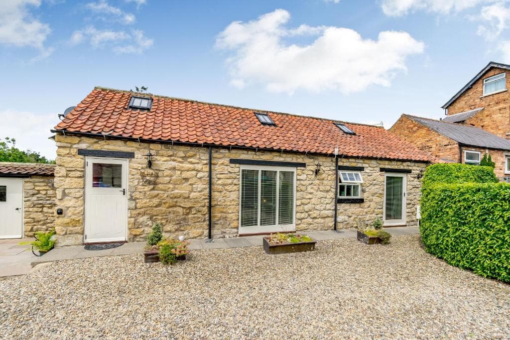 Cow Byre Cottage, Scarborough Image 1