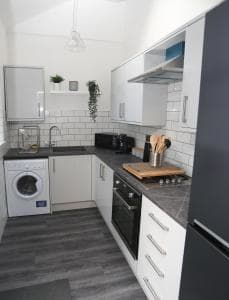 Cheerful 4-bedroom home in Sheffield Image 1