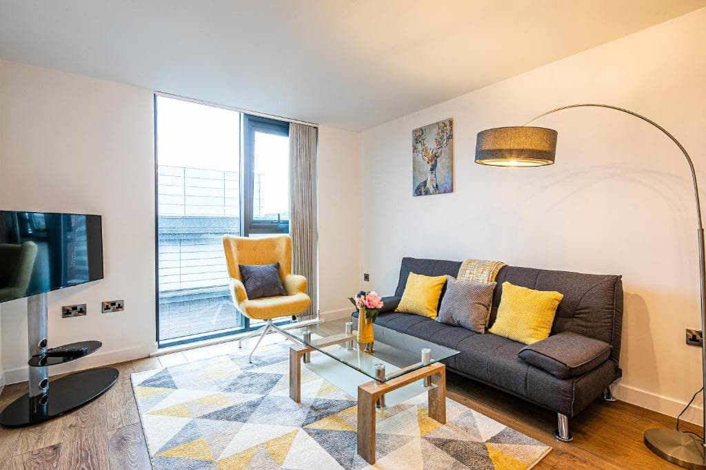 Free Parking, IQuarter Luxe 2 Bed Apartment Sheffield - Available & Book Today Image 1