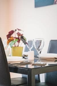 Snapos Luxury Serviced Apartments - Tudor Close Image 1