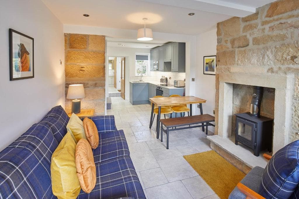 Host & Stay - Old Stone Cottage Image 1