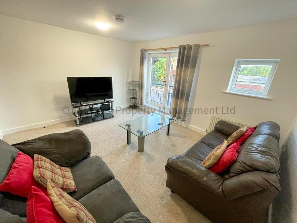 159 Sculcoates Lane, Fully equipped, self catering, close to multiple bars and restaurants and Hull University Image 1