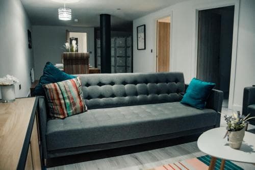 Bv Comfy Basement Apartment At Conditioning House Image 3