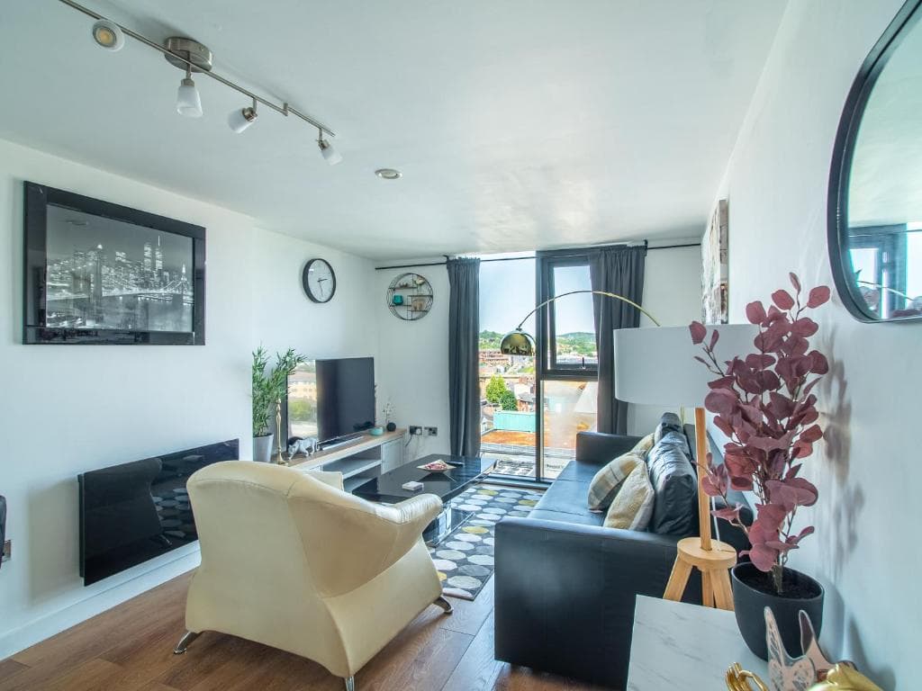 Exquisite 2-bedroom Apartment - City Centre Image 2