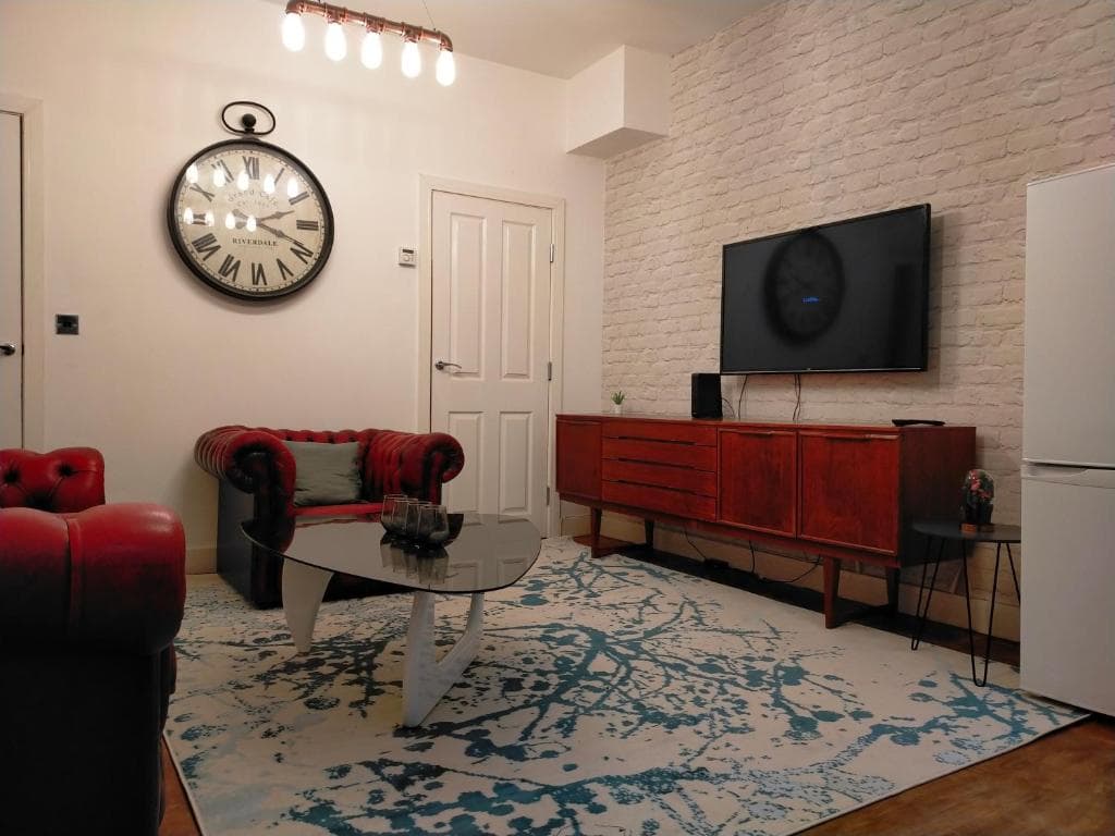 4 Bed Entire House - Heart of the City - Near SUFC Image 1