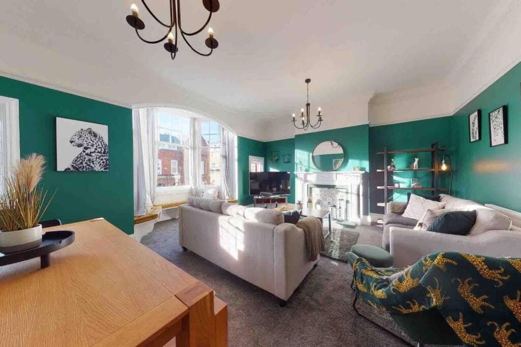 No.10 Seaside Apartment - Ground Floor, sleeps 6 Image 4