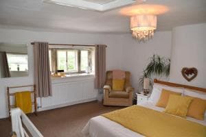 Sweetbriar Cottage Bed & Breakfast and Camping Image 2