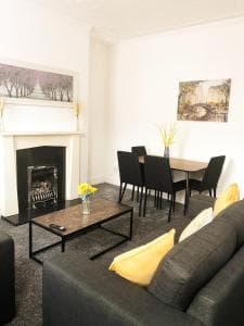 Spacious 3 bedroom house can sleep 6 Image 1