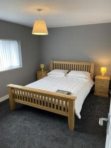 Sheffield 2 bed house free parking Image 2