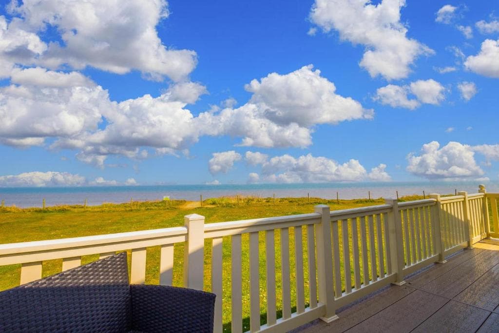Stunning 6 berth lodge for hire at Skipsea Sands Image 3