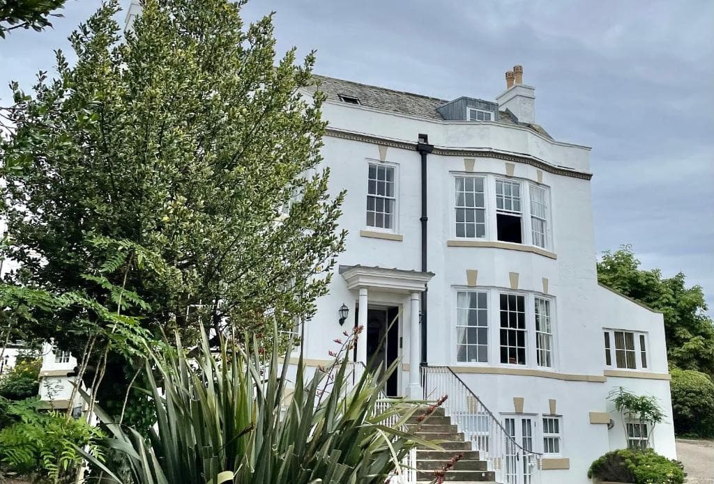 Stunning 2-Bed Apartment in Whitby Image 1
