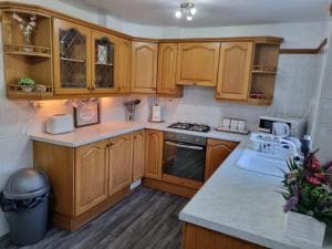 Centrally Located w/ Free Parking & Smart TV Image 2