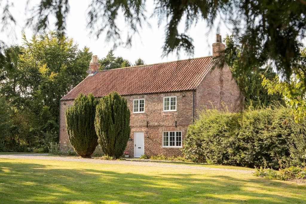 Stunning 4 bedroom farm house Image 1