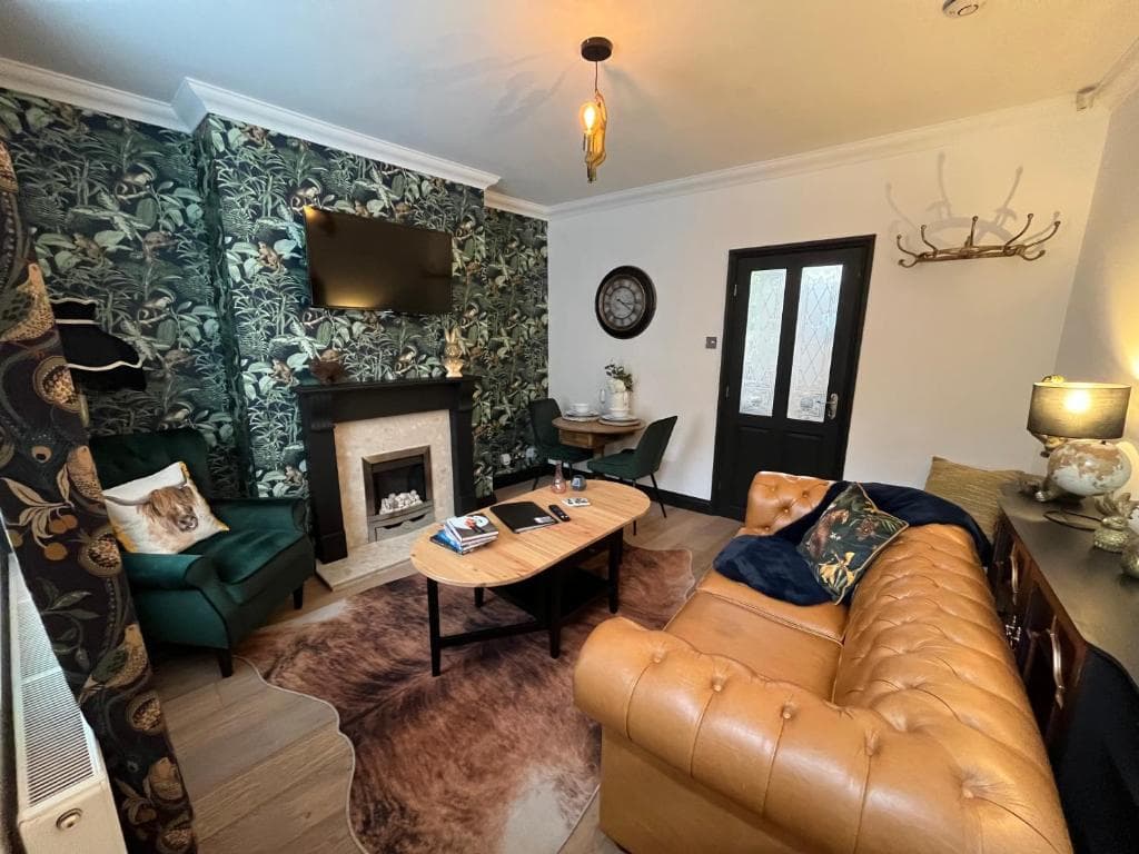 Contemporary & Chic inner terrace 5 mins from Barnsley town centre Image 2