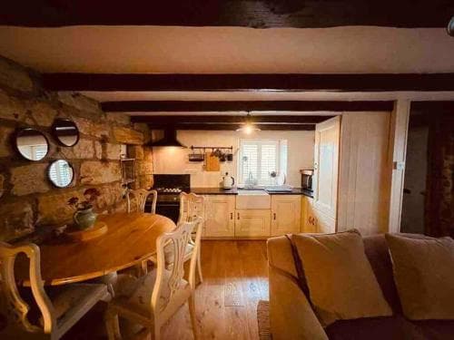 Cosy 400 yr old Cottage, Flowergate, Whitby Image 3