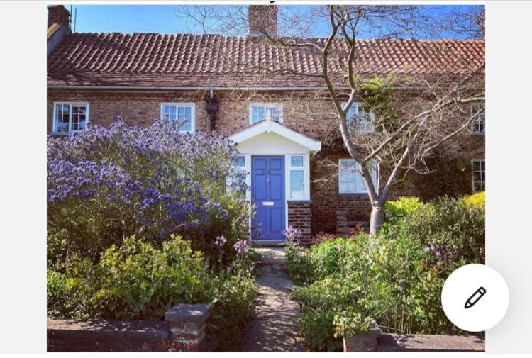 farmhouse , quirky 3/4bed period home with hot tub Image 2