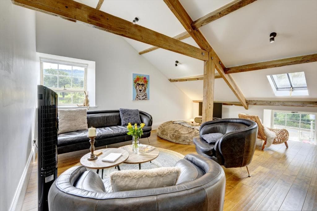 Loft 11 - Unique Apartment with Stunning Views Image 1