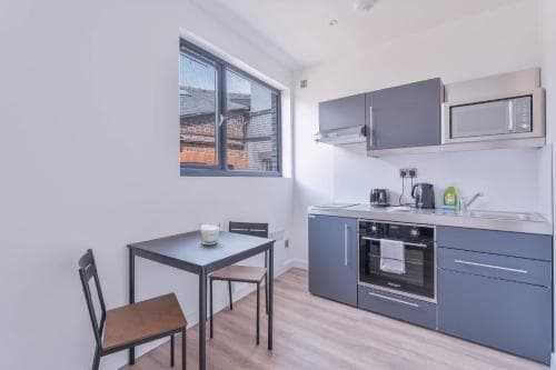 Modern and Bright Studio in Central Sheffield Image 3