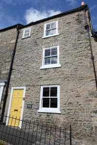 Millgate Cottage in the heart of Richmond Image 1