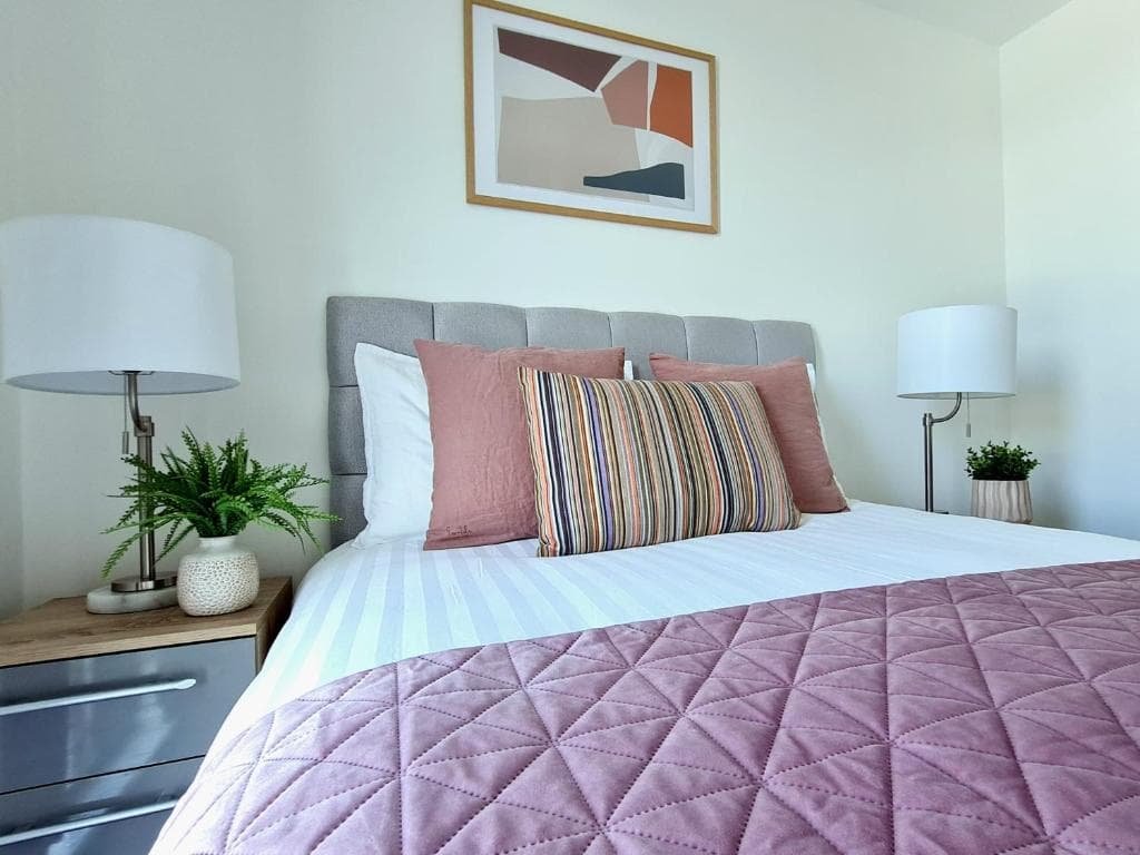 City Centre 2 Bedroomed Apartment - Great views - wifi Image 1