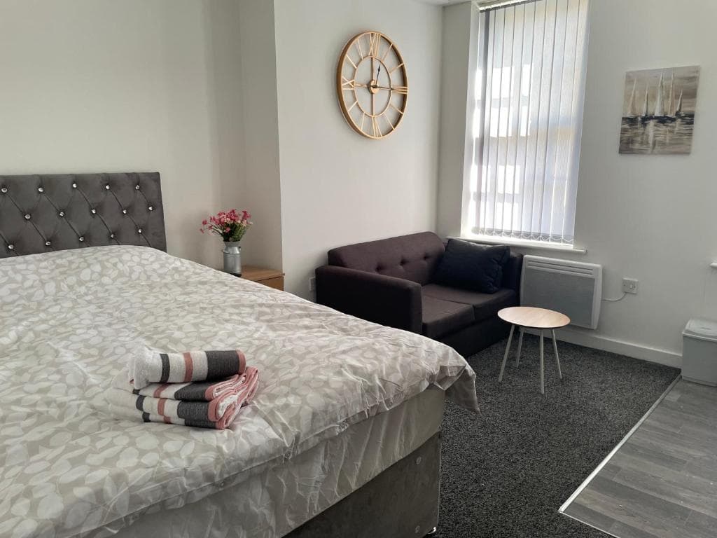 Bv Comfy Budget Studio At Quebec Street Bradford Image 1