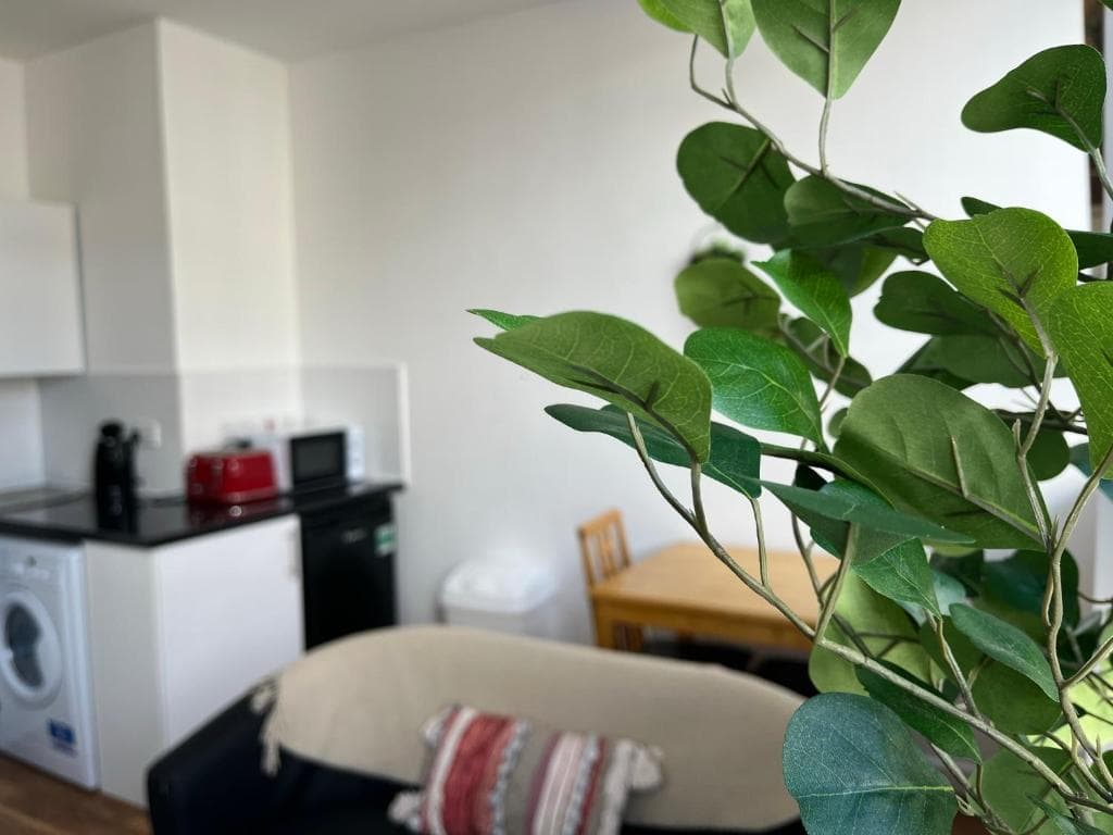 Valee Place, One Bedroom, Heart of wakefield, apartment 2 Image 1