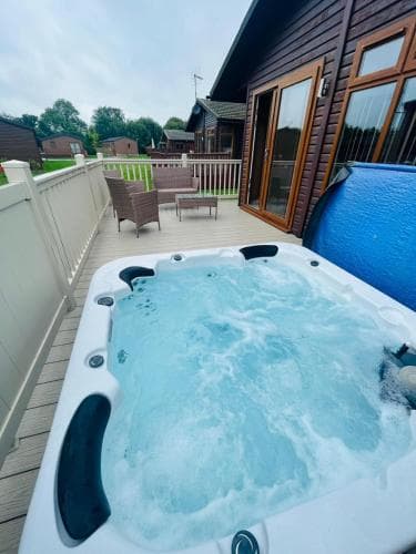 Ness Lodge with Hot Tub Image 3