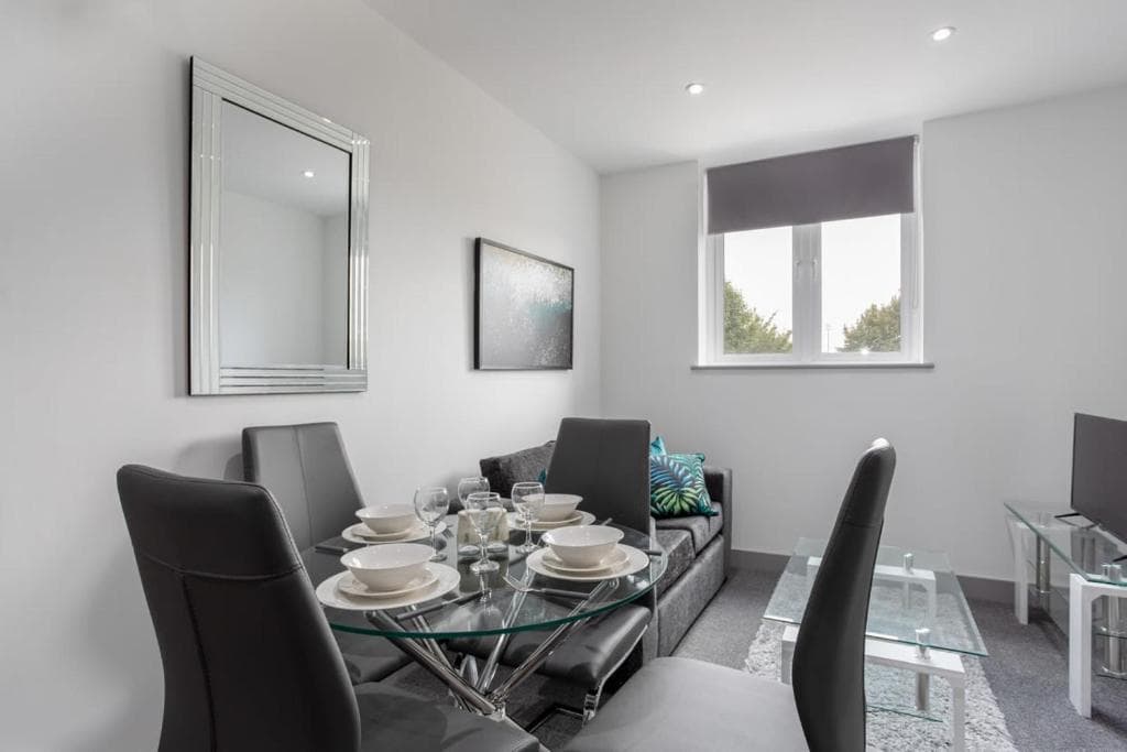 Charming 1 Bed Apartment in Leeds Image 1