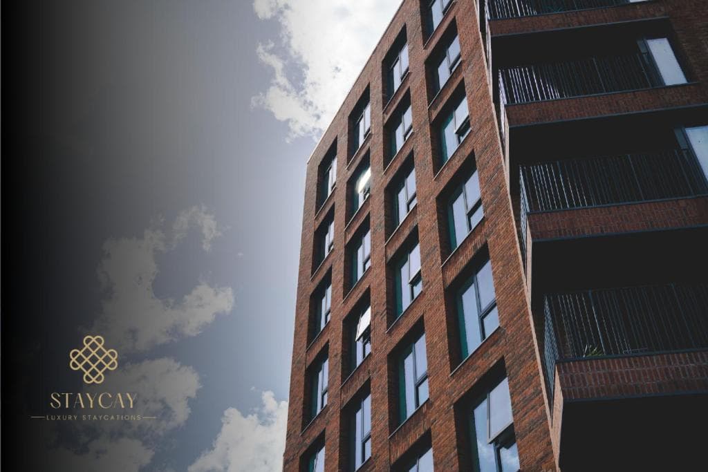 Beautiful 1-Bed Apartment - City Centre - FREE Wi-Fi - New Image 1