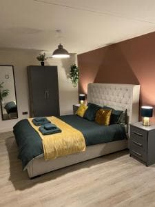 Captivating 2-Bed Apartment in Bradford Image 2
