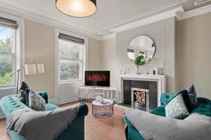 The Exclusive House in Yorkshire - Garden -Parking Image 2