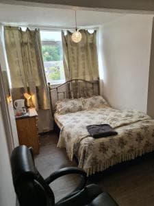 Double En-suite bedroom Image 1