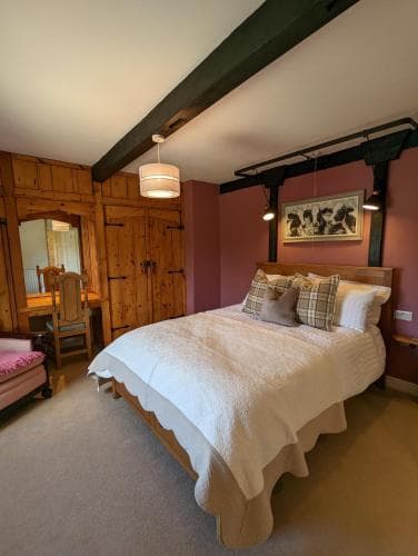 Whittakers Barn Farm Bed and Breakfast Image 1